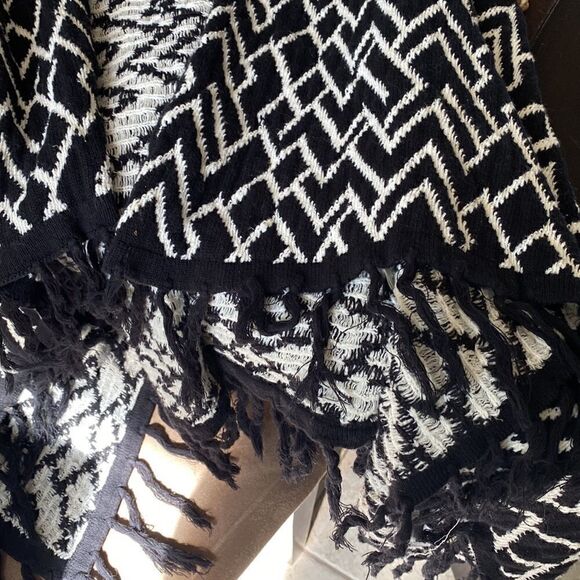 EUC open front poncho vest size XL - Picture 4 of 4